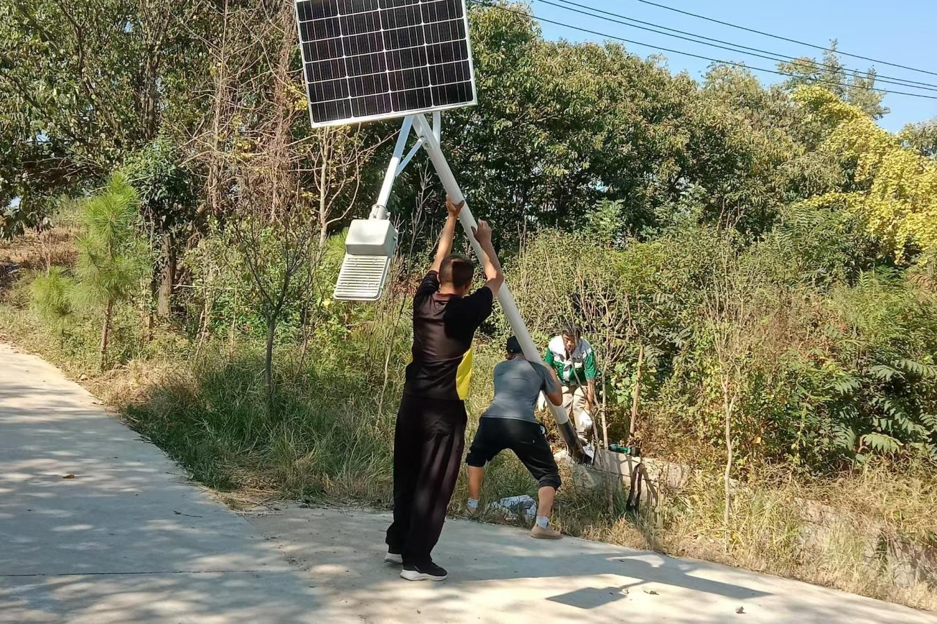 新县箭厂河乡：爱心乡贤捐路灯 点亮乡村幸福路